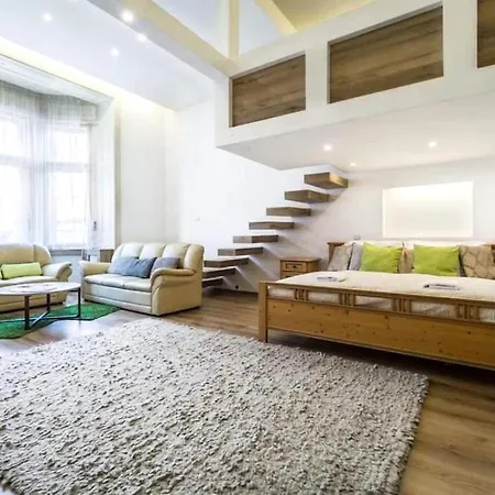 Spacious In The Apartment *