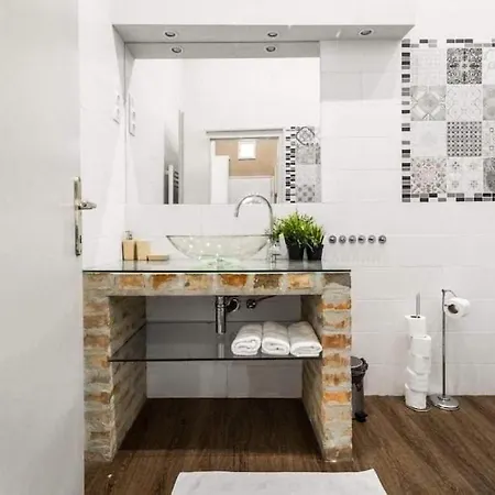 Apartment Spacious In The